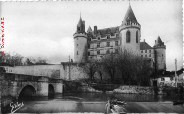 Chateau et la Tardoire.jpg
